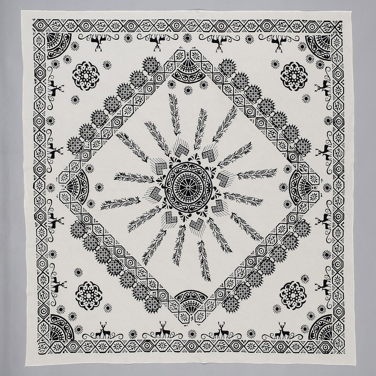 Geleneksel Taş Baskı Masa Örtüsü - Kare 150x150cm